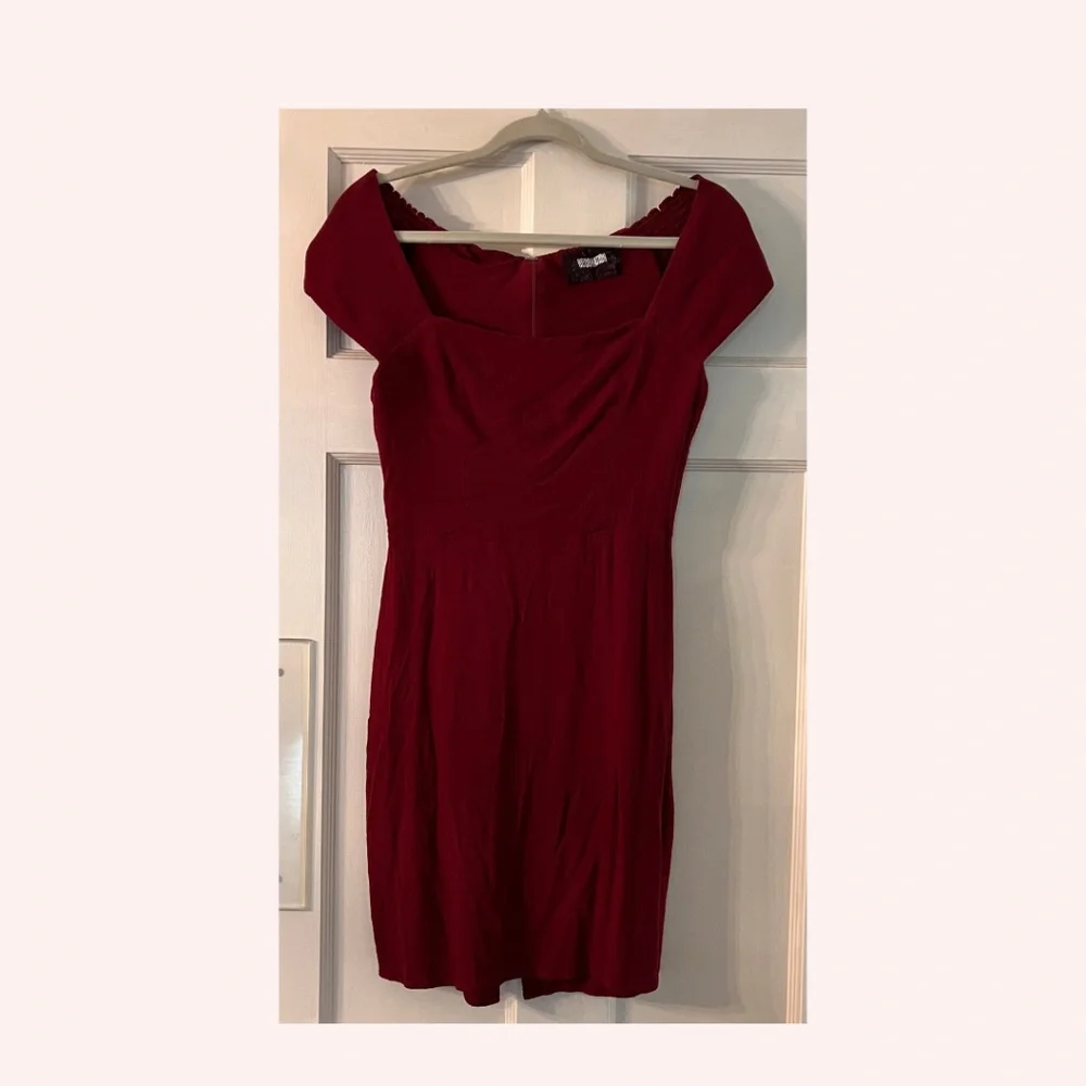 Reformation Orlando Dress Garnet Sz 10 EUC Off Shoulder - Picture 2 of 5